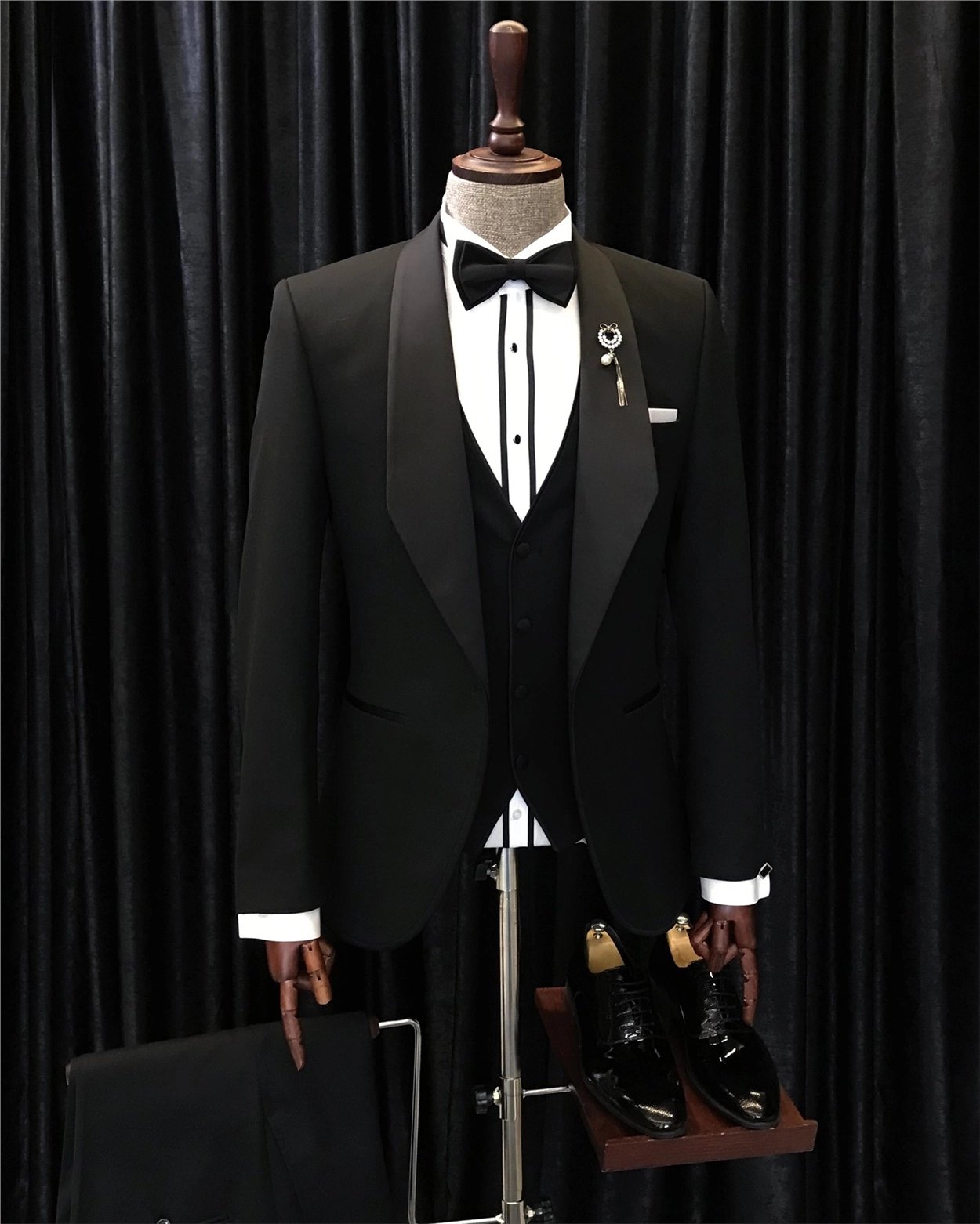 Formal Black Shawl Lapel Three-Piece Suit for Men