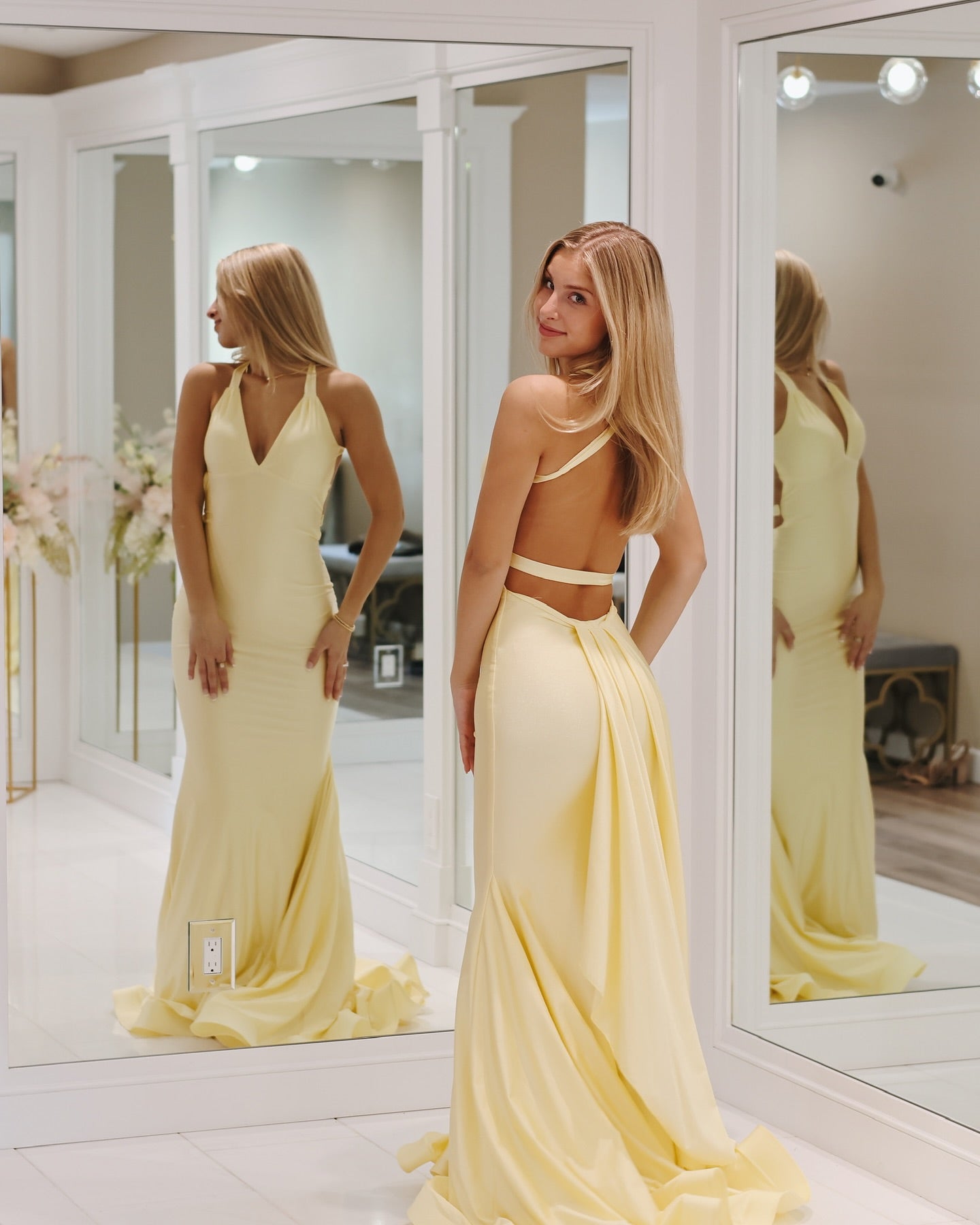 Girly Daffodil V-Neck Sleeveless Mermaid Prom Dress with Open Back