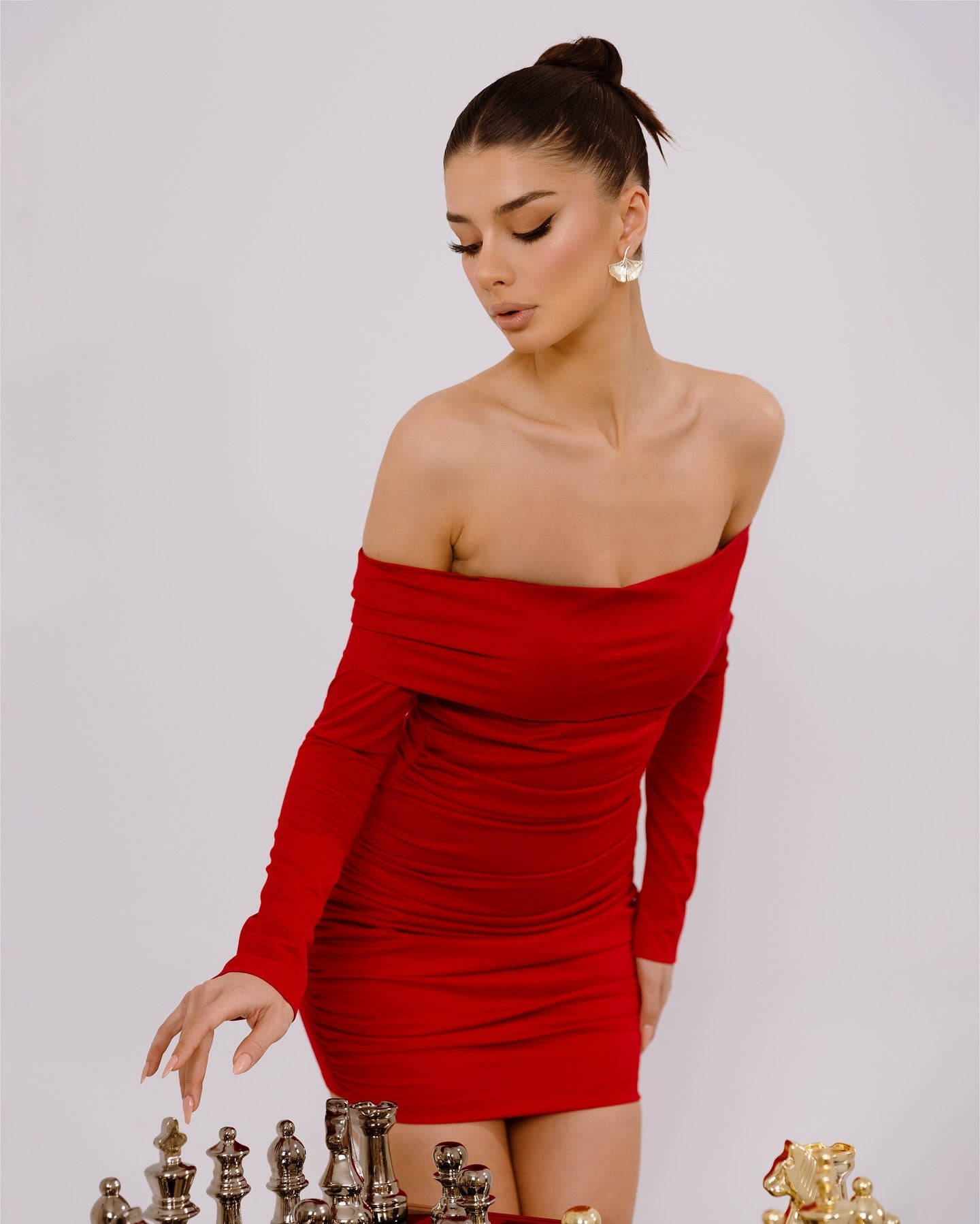Glamorous Off-The-Shoulder Long Sleeve Ruched Bodycon Lace-Up Back Mini Party Dress