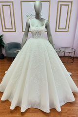 Glamourous Ivory Square-Neck Sleeveless Ball Gown Wedding Dress with Appliques