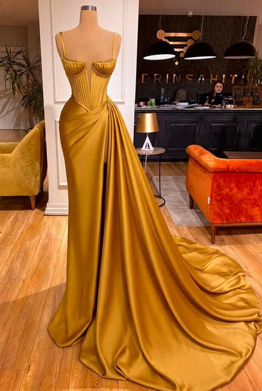 Gold sweetheart split-front mermaid prom dress