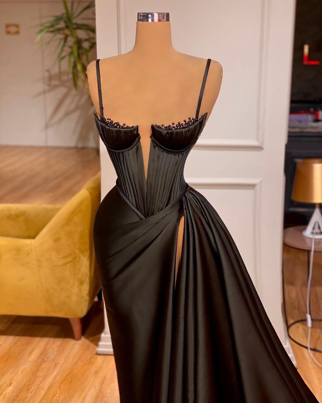 Black sweetheart split-front mermaid prom dress