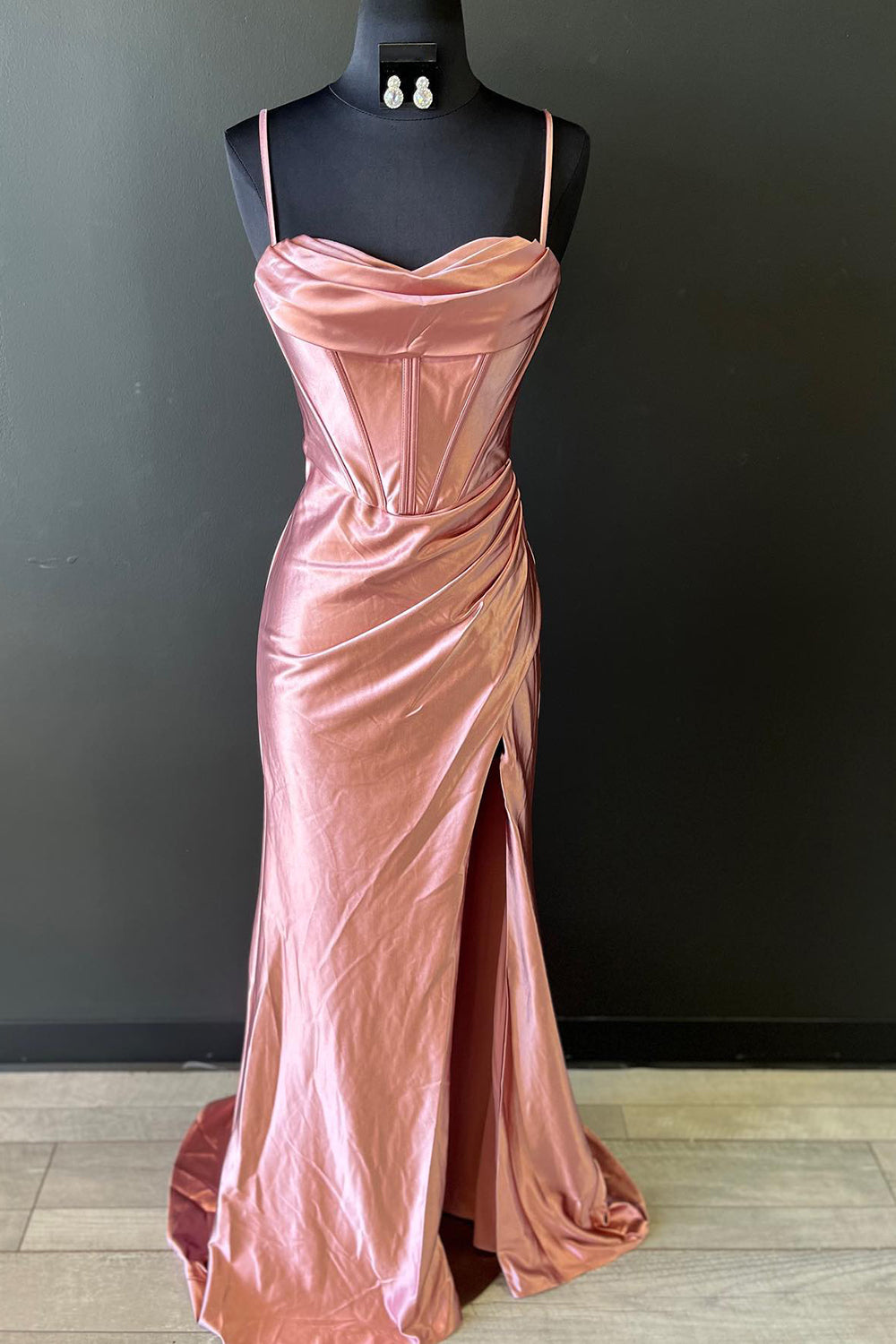 Pink sweetheart split-front mermaid prom dress