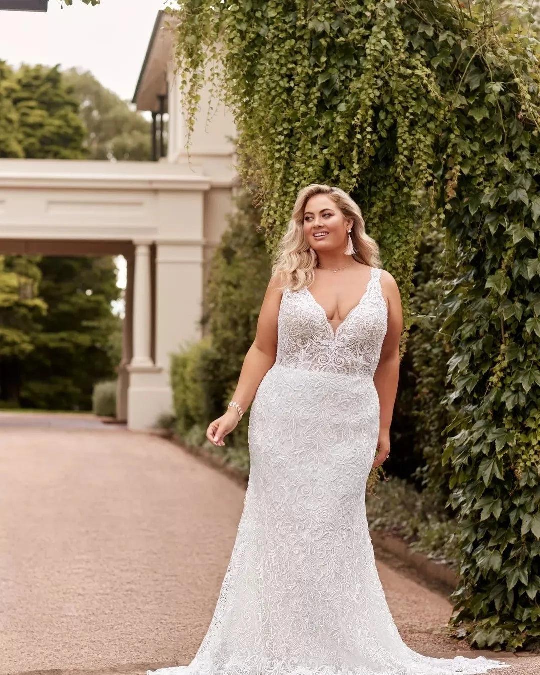 Ivory All-Over Lace Mermaid Wedding Dress V-neck Sleeveless Open Back Cathedral Train Plus Size Bridal Gown