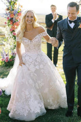 Ivory Ball Gown Wedding Dress Off Shoulder Sweetheart 3D Floral Lace Applique Tulle Princess Bridal Gown with Cathedral Train
