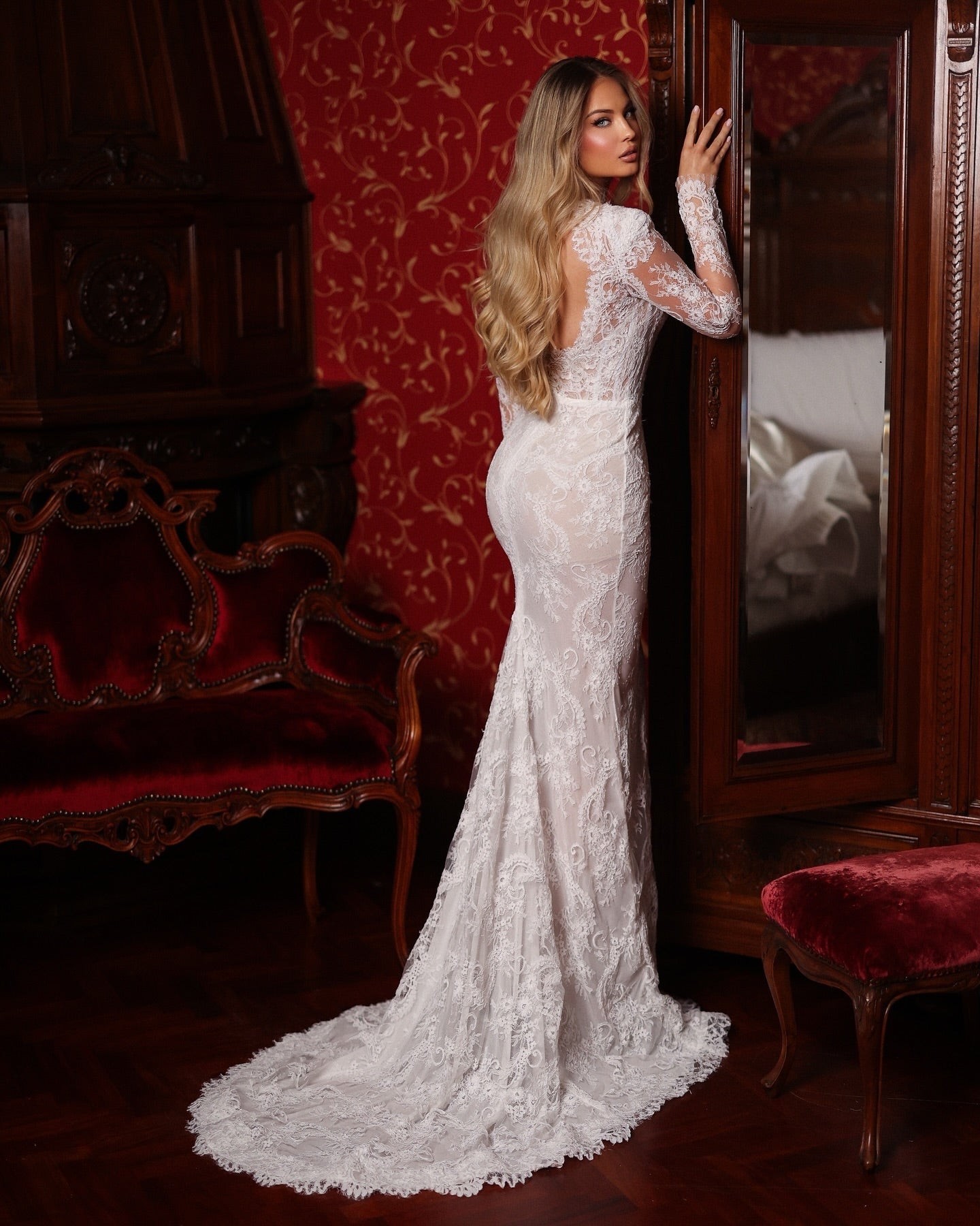 Ivory Illusion High Neck Long Sleeve Mermaid Wedding Dress Full Lace Applique Open Back Chapel Train Bridal Gown