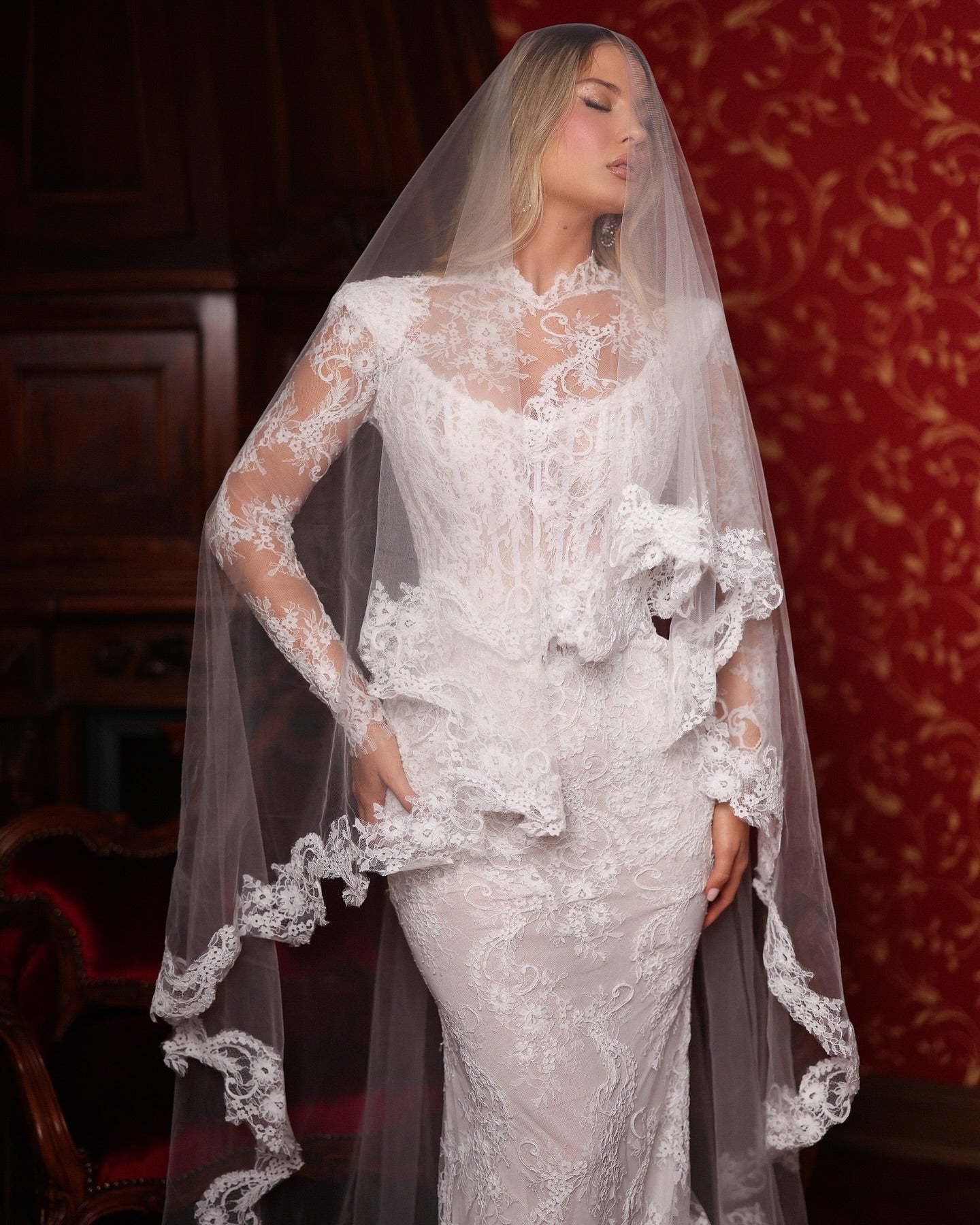 Ivory Illusion High Neck Long Sleeve Mermaid Wedding Dress Full Lace Applique Open Back Chapel Train Bridal Gown