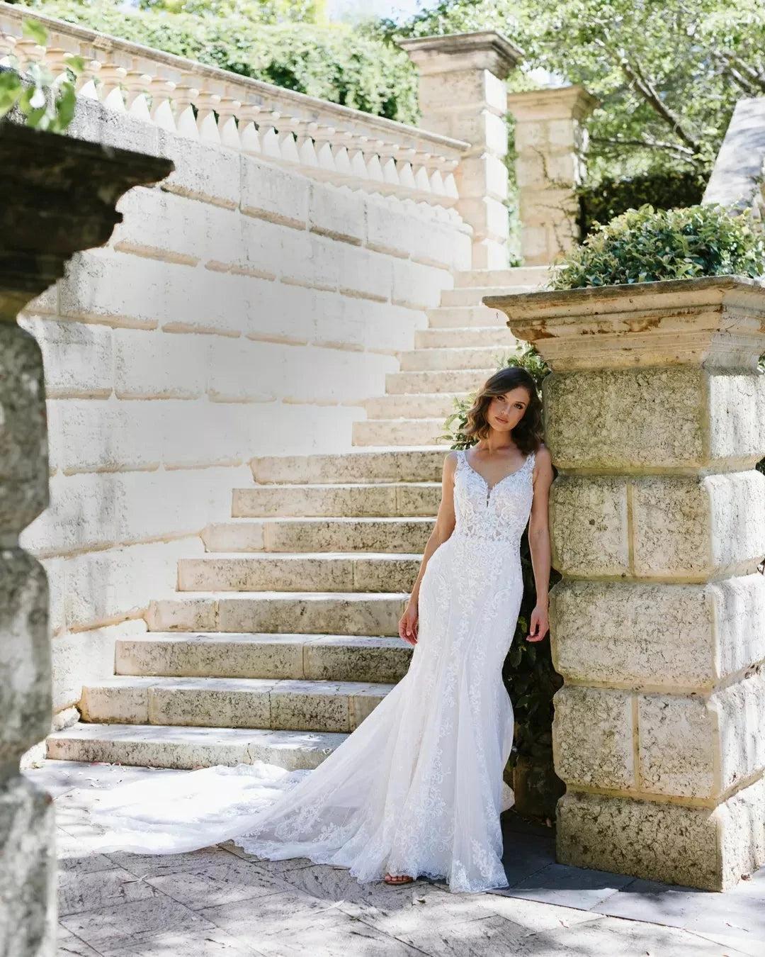 Ivory Lace Applique Mermaid Wedding Dress V-Neck Sleeveless Open Back Sweep Train Bridal Gown