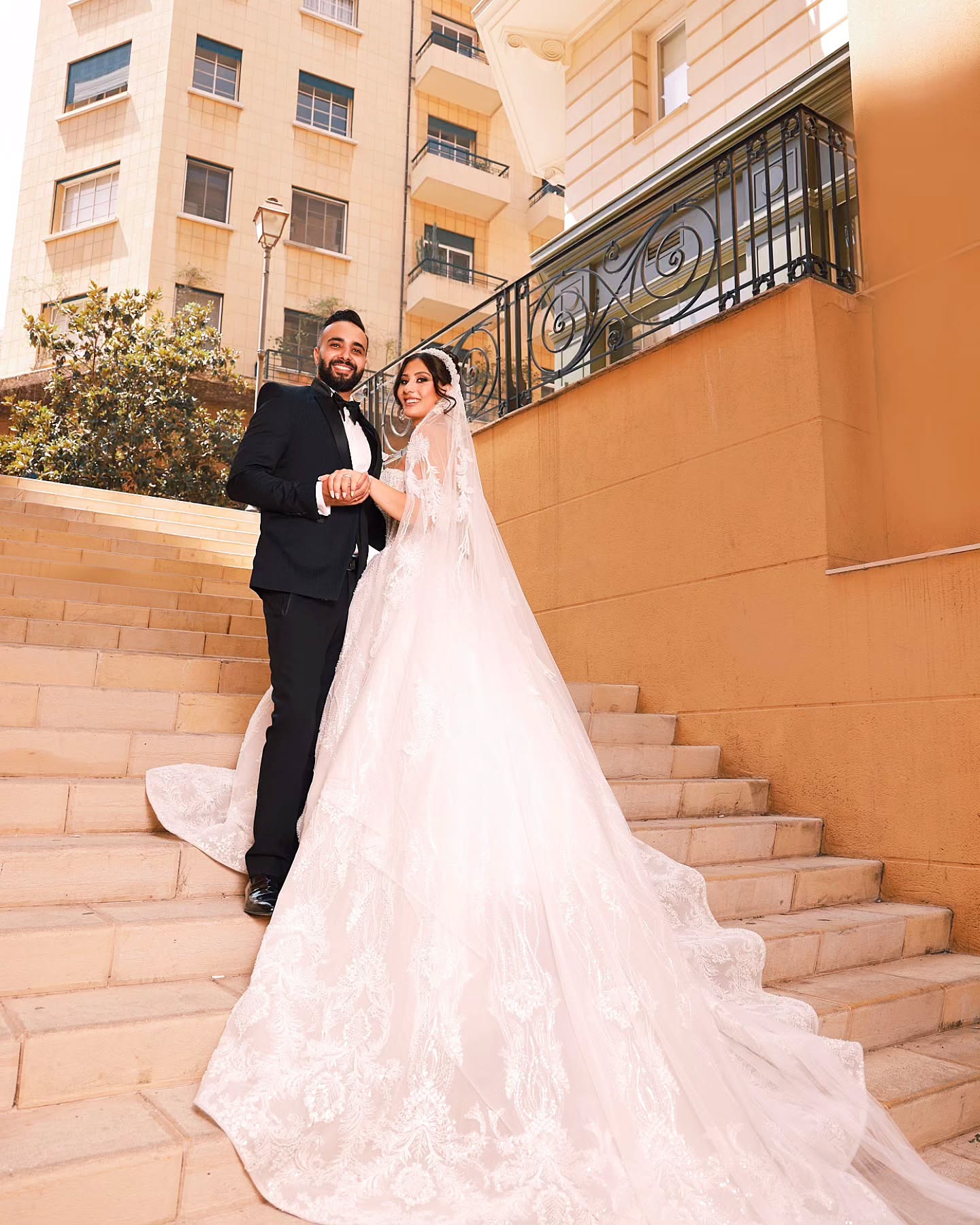 Ivory Lace Beaded Ball Gown Wedding Dress Sweetheart Sleeveless Tulle Cathedral Train Bridal Gown