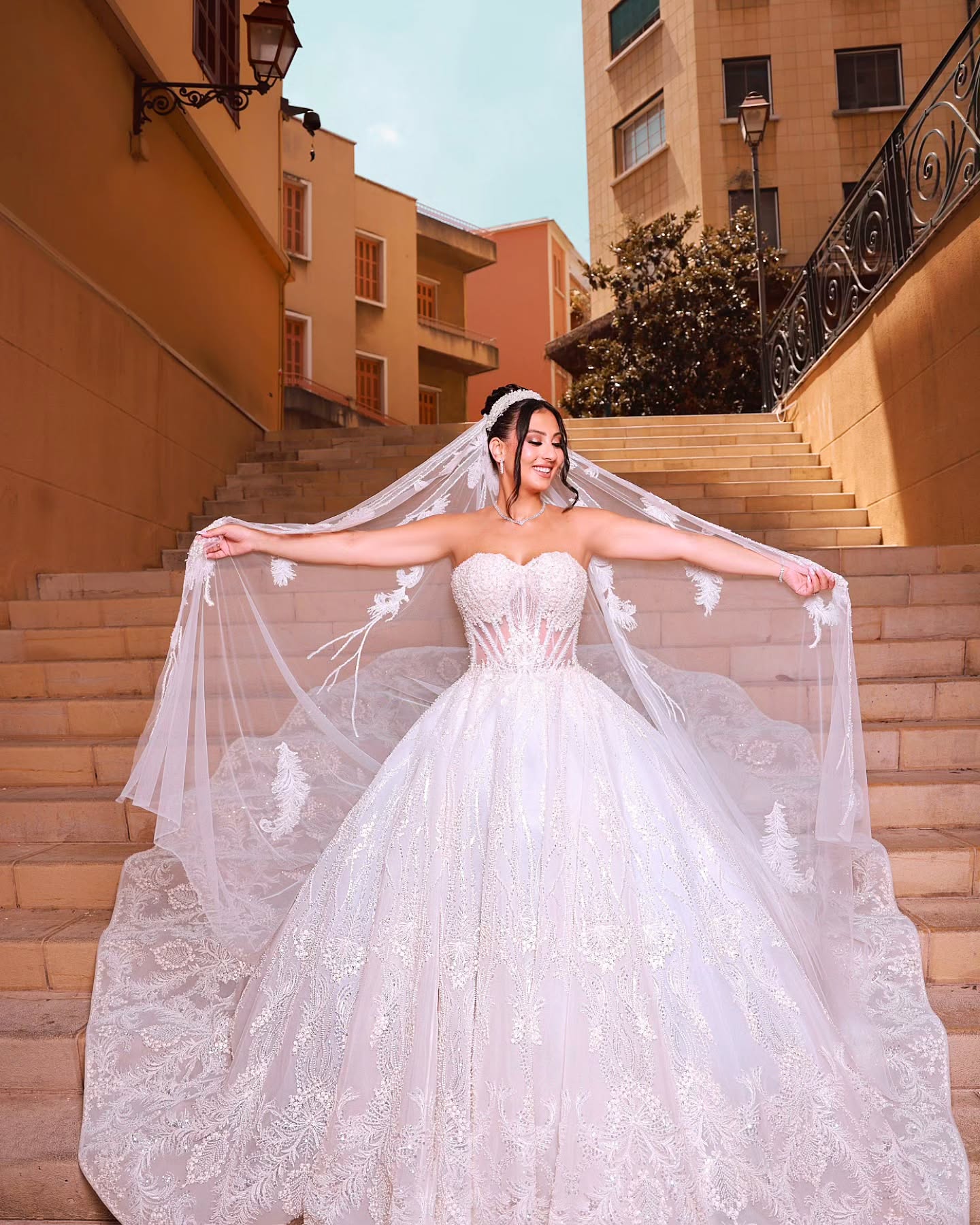 Ivory Lace Beaded Ball Gown Wedding Dress Sweetheart Sleeveless Tulle Cathedral Train Bridal Gown