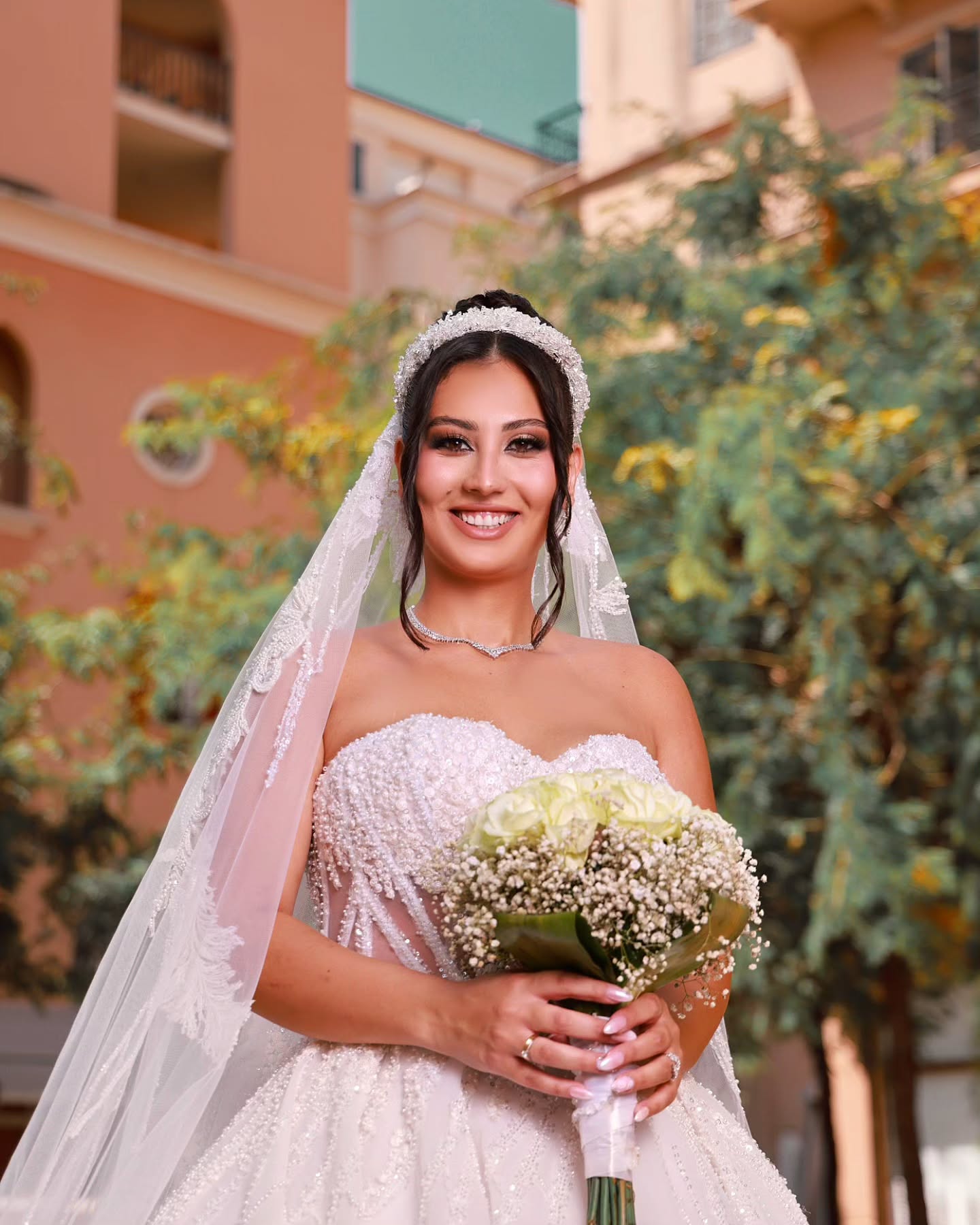 Ivory Lace Beaded Ball Gown Wedding Dress Sweetheart Sleeveless Tulle Cathedral Train Bridal Gown