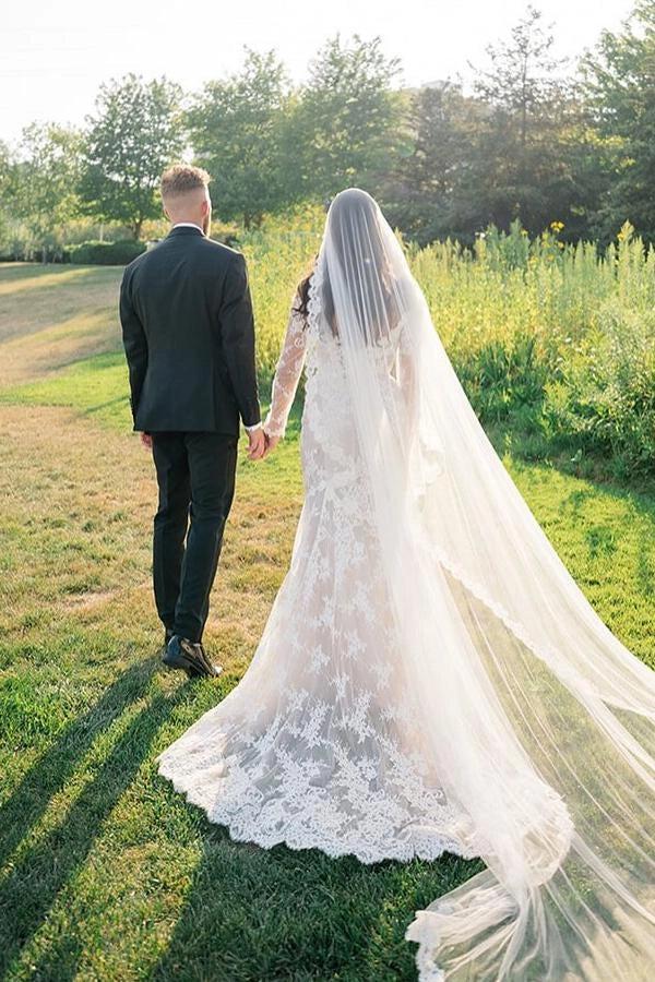 Ivory Mermaid Wedding Dress Off Shoulder Sweetheart Long Sheer Lace Sleeves Floral Lace Applique Romantic Bridal Gown with Chapel Train