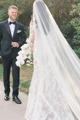 Ivory Mermaid Wedding Dress Off Shoulder Sweetheart Long Sheer Lace Sleeves Floral Lace Applique Romantic Bridal Gown with Chapel Train