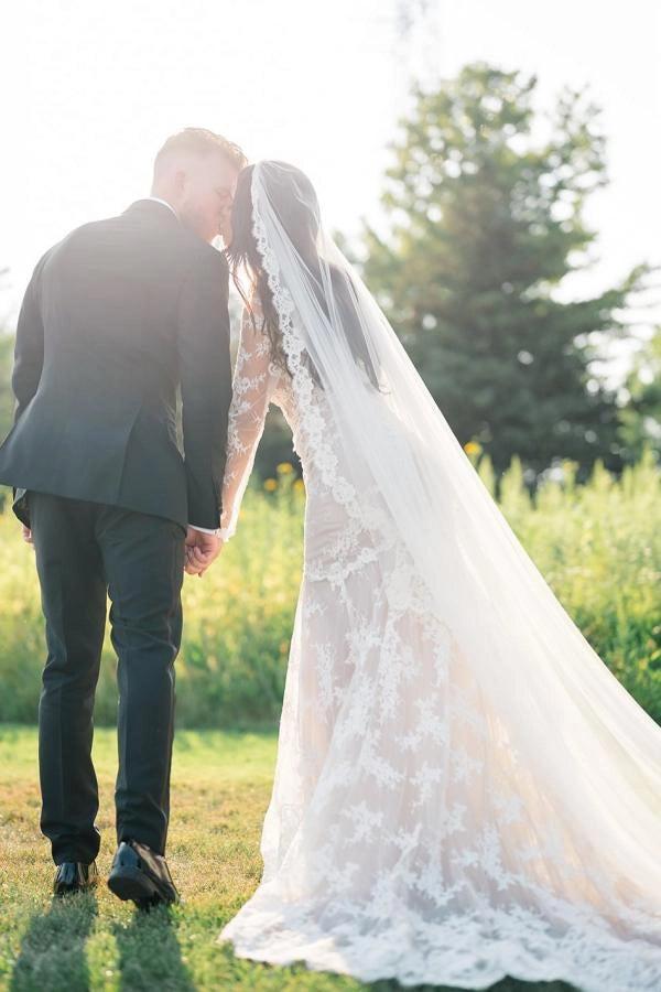 Ivory Mermaid Wedding Dress Off Shoulder Sweetheart Long Sheer Lace Sleeves Floral Lace Applique Romantic Bridal Gown with Chapel Train