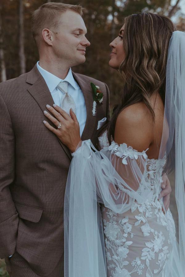 Ivory Mermaid Wedding Dress Sweetheart Deep V 3D Floral Lace Applique with Detachable Sheer Tulle Puff Long Sleeves Bow Tie Romantic Bridal Gown