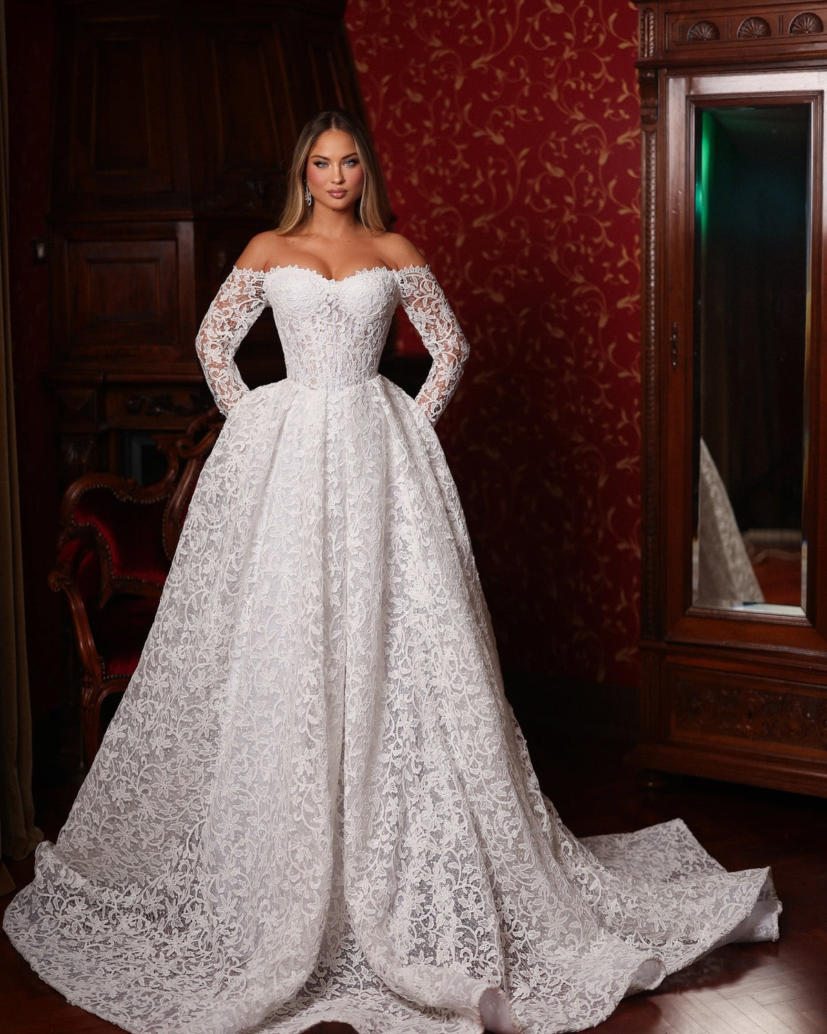 Ivory Off-the-Shoulder Long Sleeve Ball Gown Wedding Dress Full Lace Applique Cathedral Train Bridal Gown