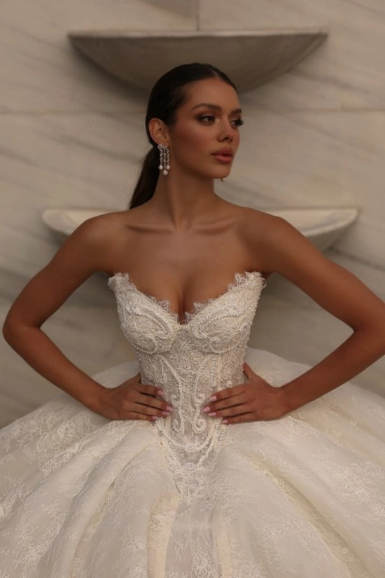 Ivory Tulle Ball Gown Wedding Dress Strapless Sweetheart Feather-Trim Lace Corset Pearl Button Bridal Gown with Cathedral Train