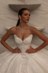 Ivory Tulle Ball Gown Wedding Dress Strapless Sweetheart Feather-Trim Lace Corset Pearl Button Bridal Gown with Cathedral Train