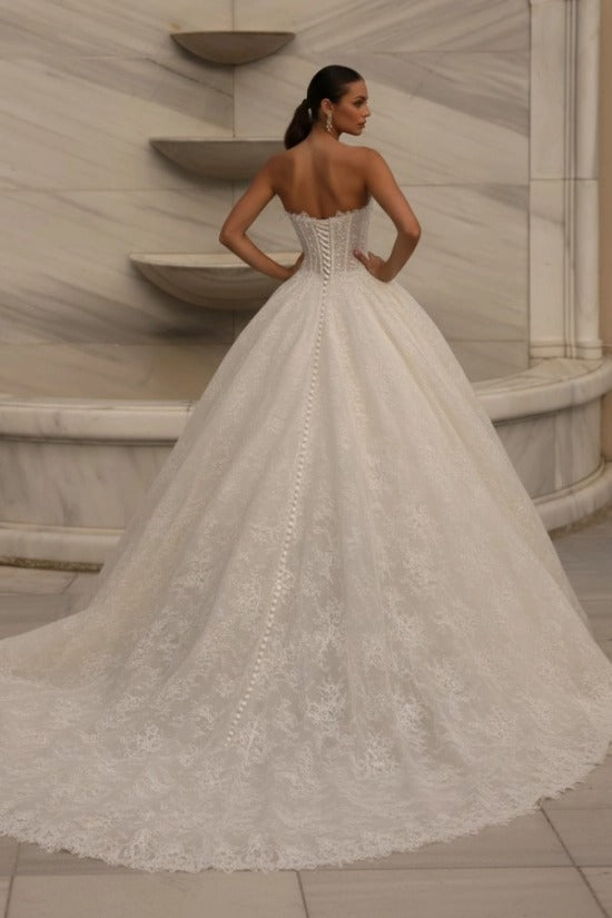 Ivory Tulle Ball Gown Wedding Dress Strapless Sweetheart Feather-Trim Lace Corset Pearl Button Bridal Gown with Cathedral Train