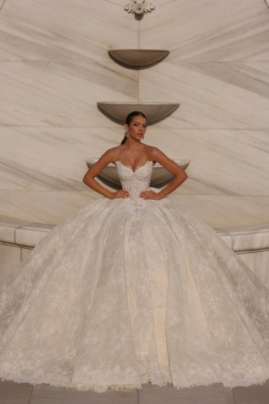 Ivory Tulle Ball Gown Wedding Dress Strapless Sweetheart Feather-Trim Lace Corset Pearl Button Bridal Gown with Cathedral Train