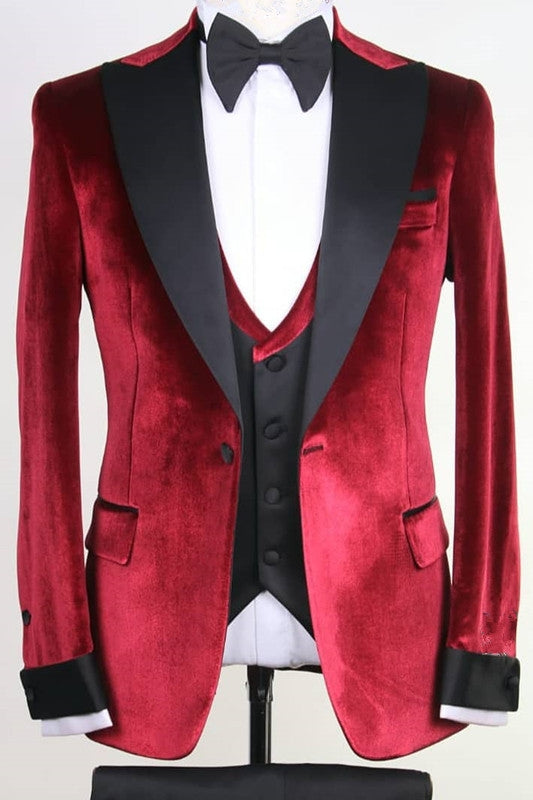 Latest Burgundy Peaked Lapel Three-Piece Velvet Prom Suit