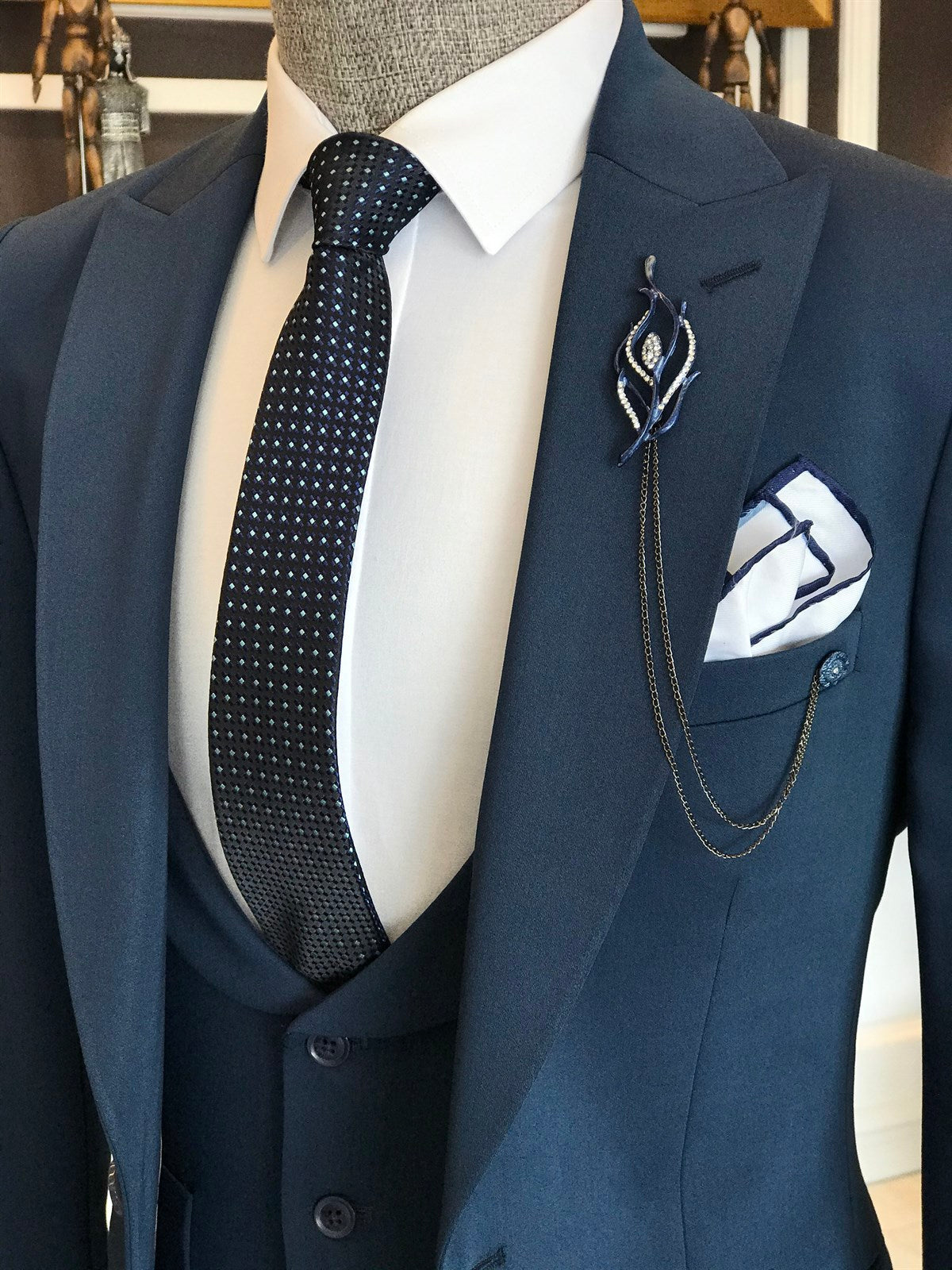 Latest Navy Peaked Lapel Three-Piece Business Men’s Suit