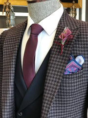 Latest Plaid Peak Lapel Three-Piece Business Suit with Black Vest