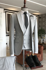 Light Gray Bespoke Peaked Lapel Three-Piece Business Suit