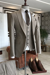 Light Khaki Formal Three-Piece Peaked Lapel Business Suit