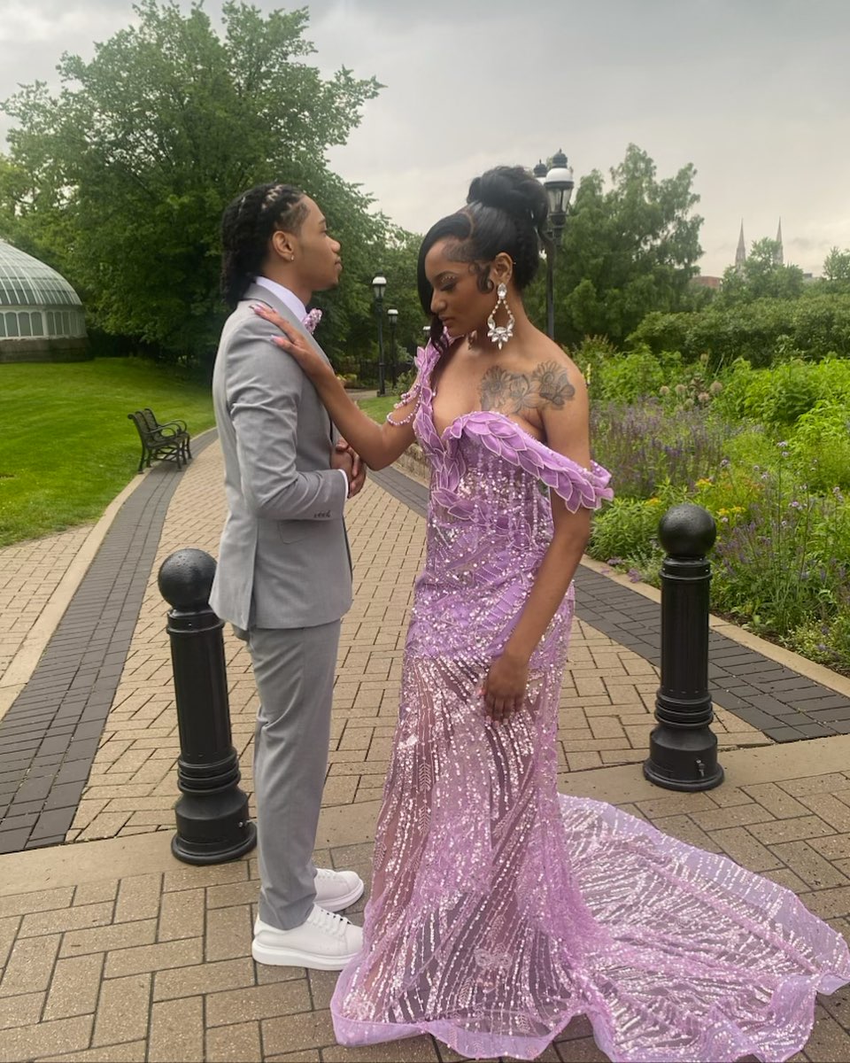 Lilac Mermaid Prom Dress Off Shoulder Deep V Sweetheart 3D Purple Leaf Petal Applique Crystal Chain Fringe Tassel All-Over Sequin Geometric Wave Rhinestone Beaded Court Train Gown
