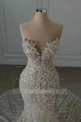 Luxurious Ivory Sweetheart Mermaid Wedding Dress with Beaded Lace and Sequins - Sleeveless Bridal Gown