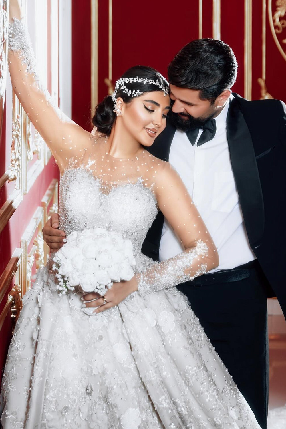 Luxurious White Sweetheart Beaded Illusion Sleeves Sequined Ball Gown Long Tulle Wedding Dresses With Pearls And Appliques
