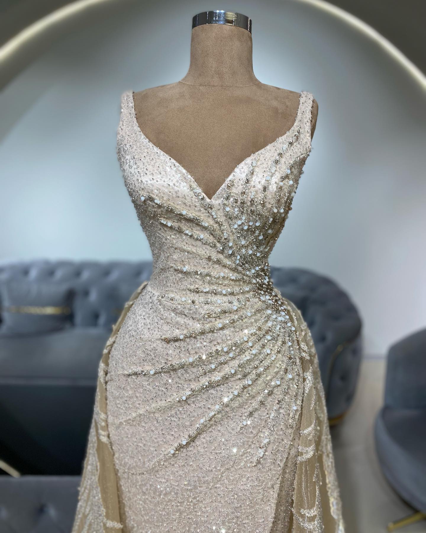 Luxury Champagne V-Neck Sleeveless Sequined Beaded Ruffles Detachable Train Tulle Evening Dress With Appliques