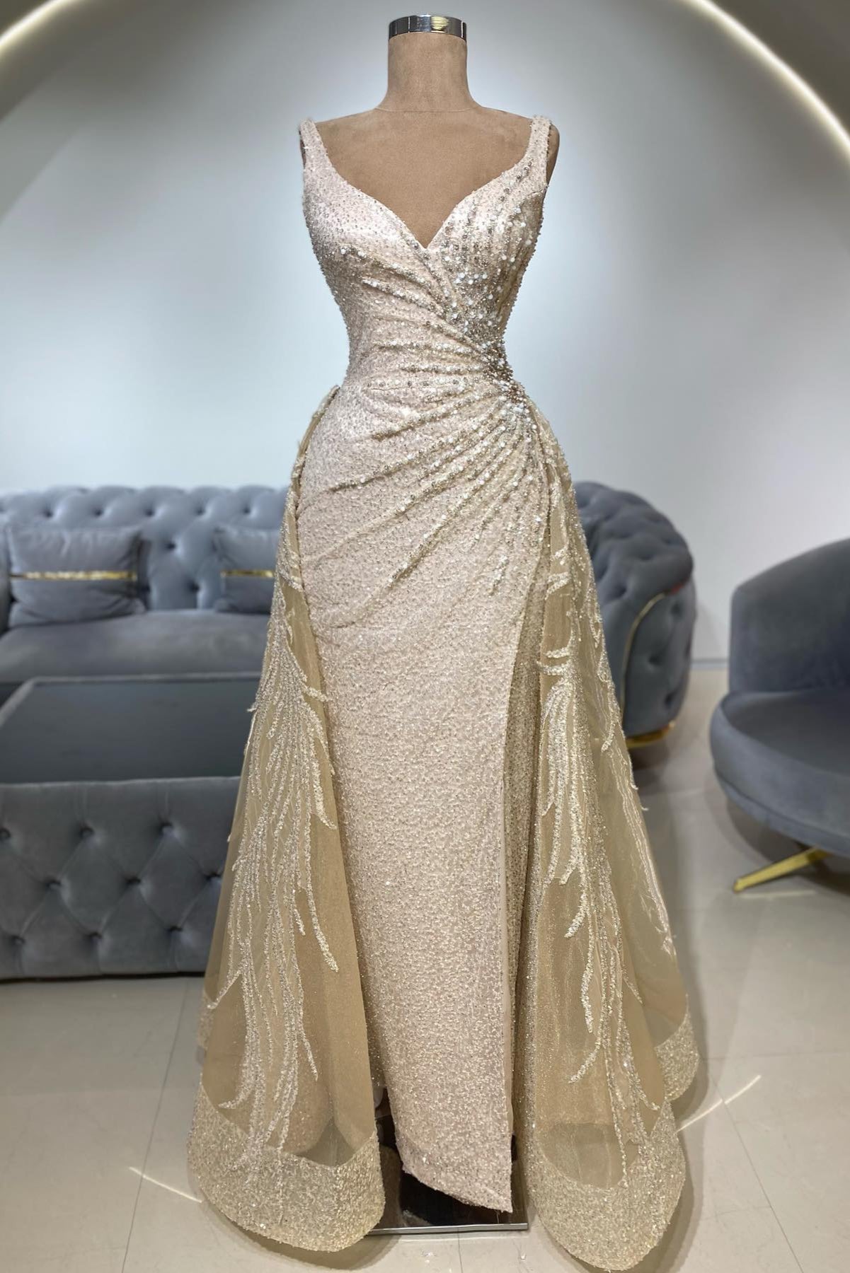 Luxury Champagne V-Neck Sleeveless Sequined Beaded Ruffles Detachable Train Tulle Evening Dress With Appliques