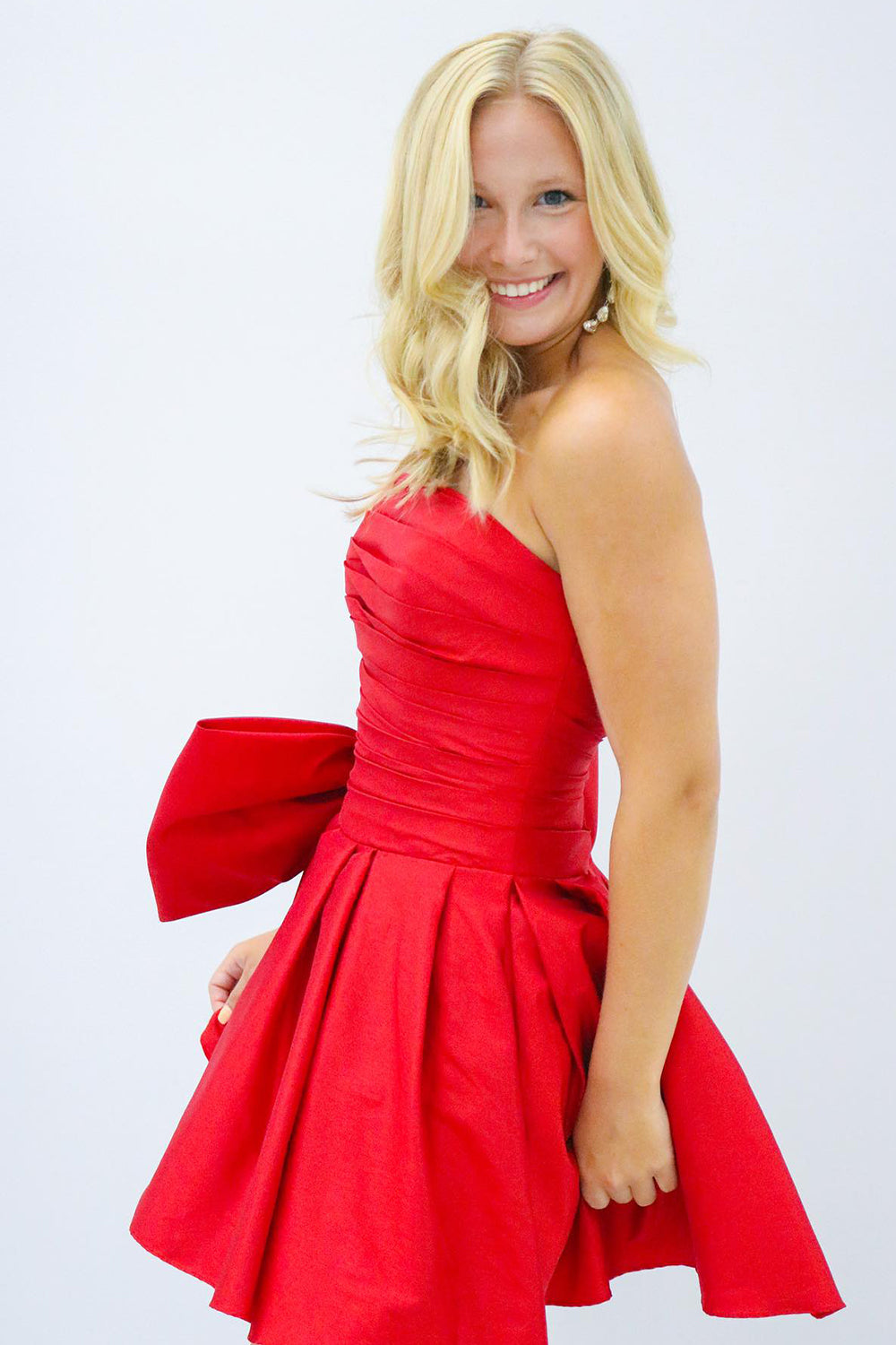 Misshow A-Line Green Strapless Satin Short Homecoming Dress/Mini Dress with Bowknot