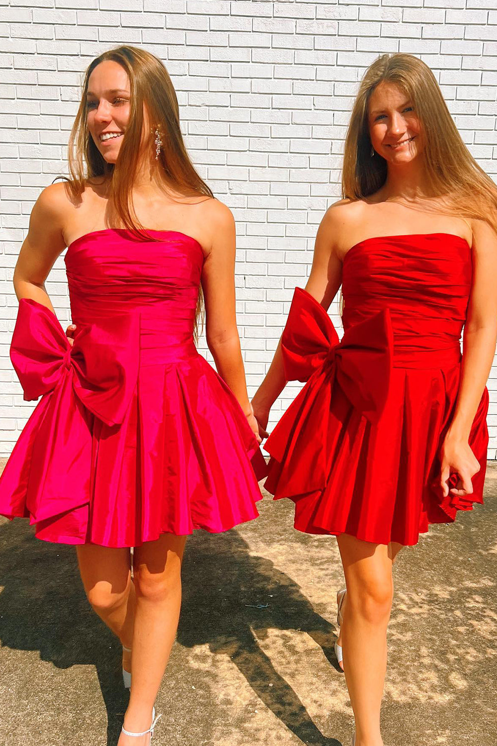 Misshow A-Line Green Strapless Satin Short Homecoming Dress/Mini Dress with Bowknot