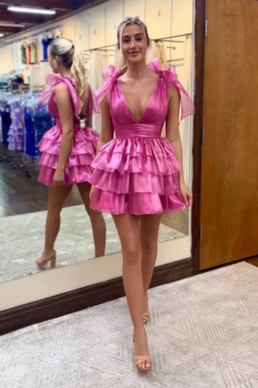 Misshow A Line Kelly Green V Neck Tiered Short Homecoming Dress/Mini Dress with Ruffles