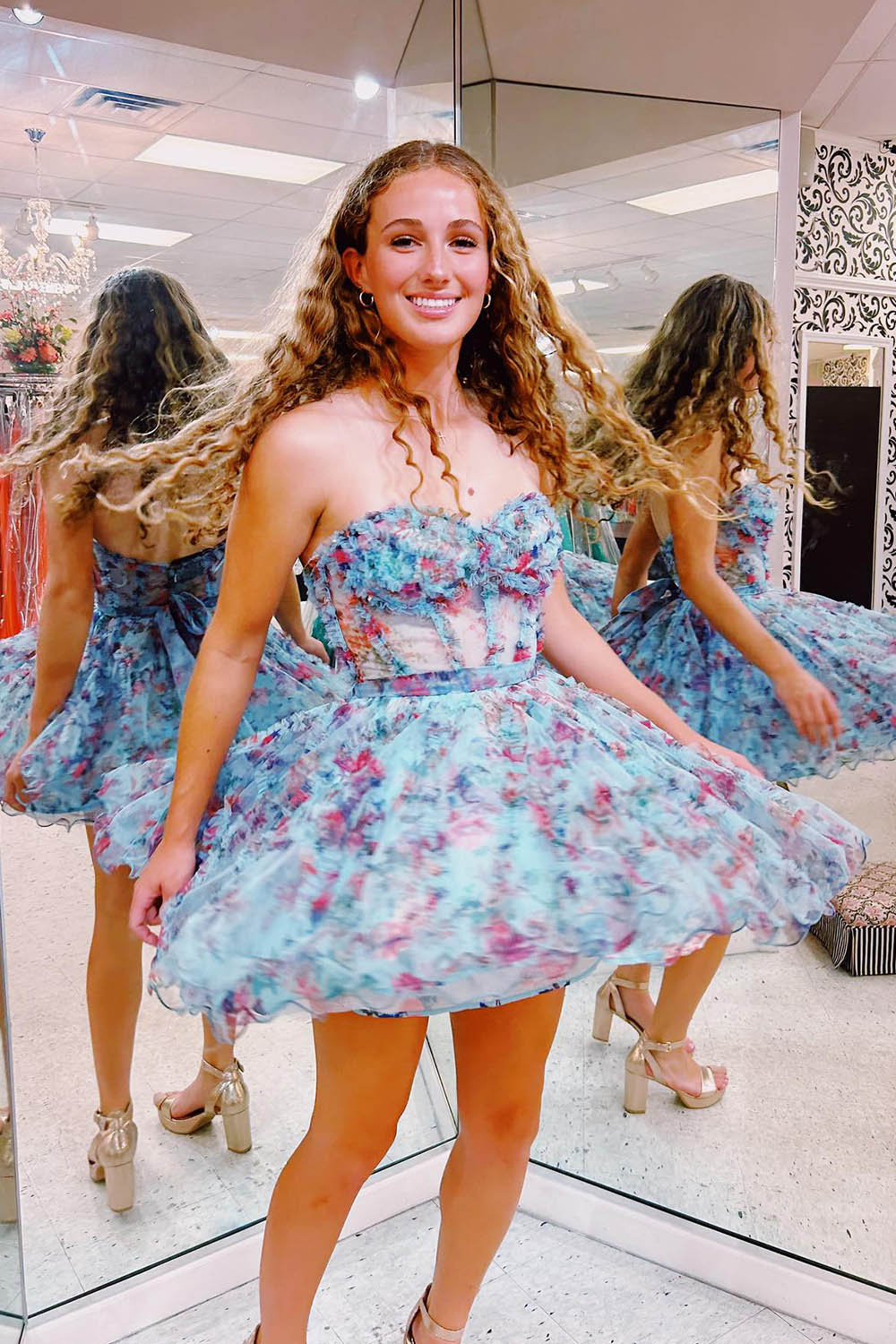 Misshow A-Line White Flower Sweetheart Corset Floral Homecoming Dress/Mini Dress with Ruffles