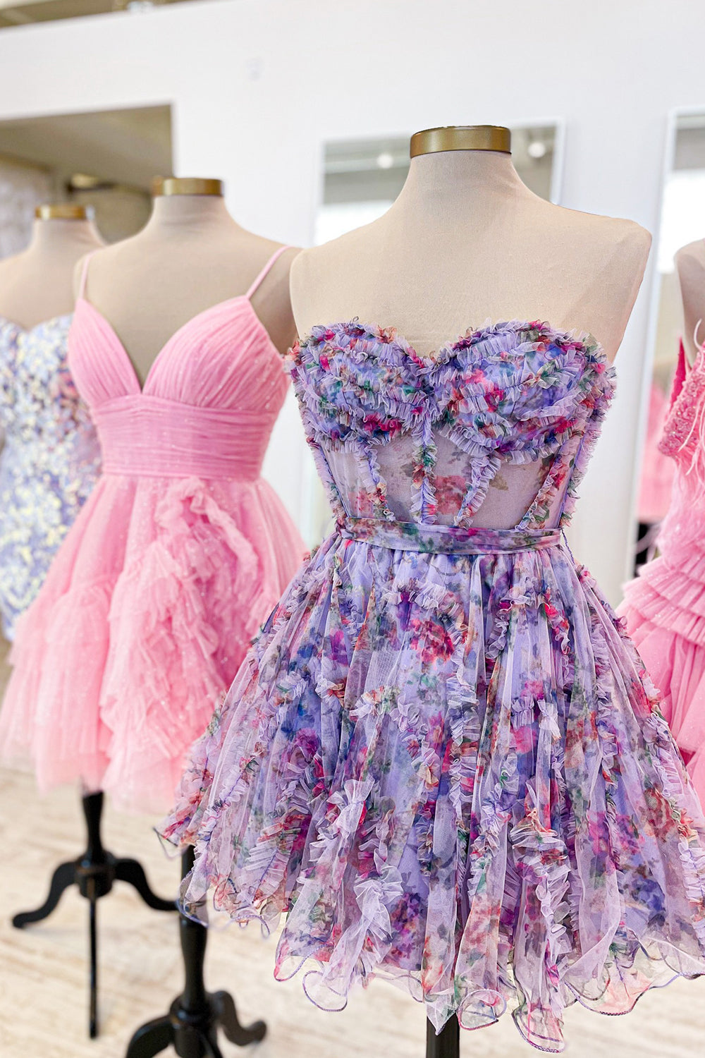 Misshow A-Line White Flower Sweetheart Corset Floral Homecoming Dress/Mini Dress with Ruffles