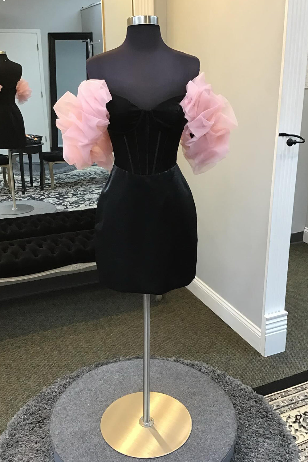 Misshow Black Corset Tight Short Homecoming Dress/Mini Dress with Puff Sleeves