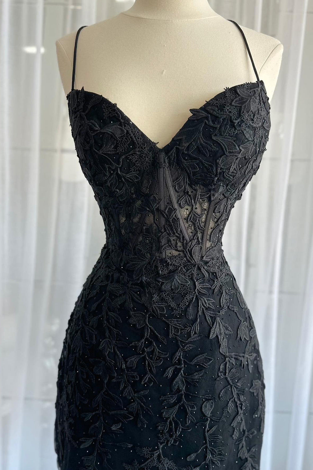 Misshow Champagne Spaghetti Straps Tight Short Homecoming Dress/Mini Dress with Appliques