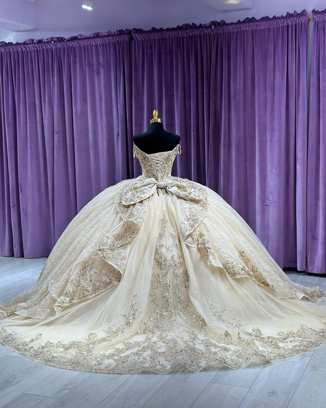 Misshow Champagne Tulle Quinceanera Dress Sweetheart Ball Gown with Lace Appliques & Beaded Ruffles