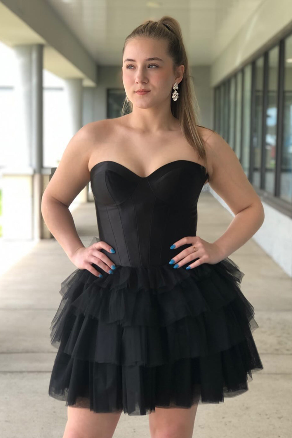 Misshow Corset Red Sweetheart Short Homecoming Dress/Mini Dress With Ruffles