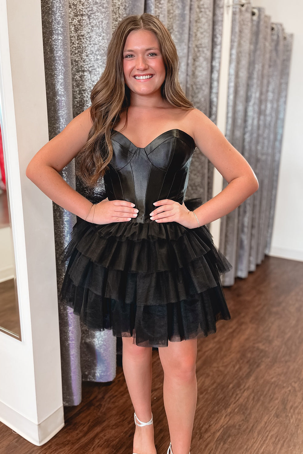 Misshow Corset Red Sweetheart Short Homecoming Dress/Mini Dress With Ruffles