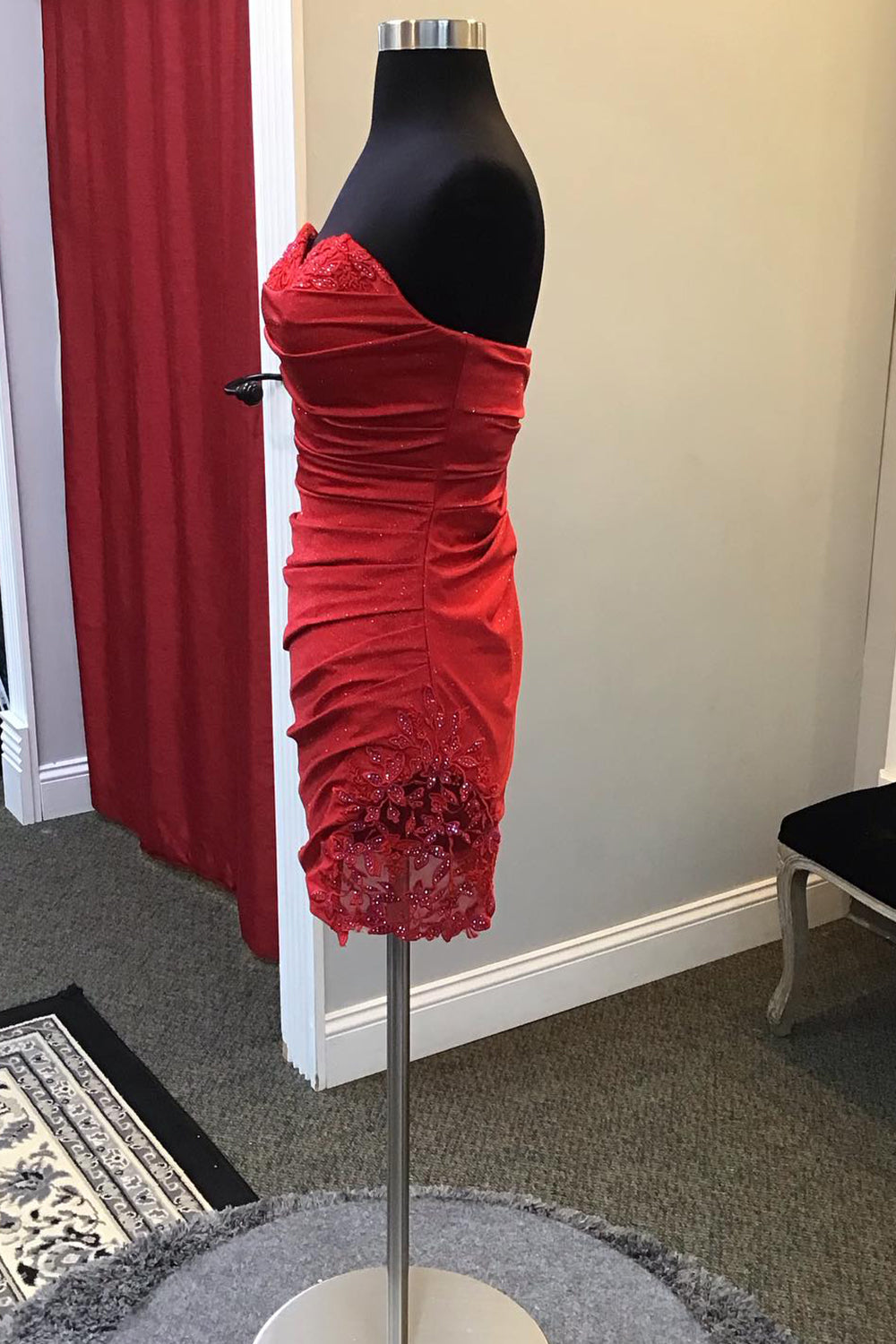Misshow Glitter Red Sweetheart Tight Short Homecoming Dress/Mini Dress with Appliques