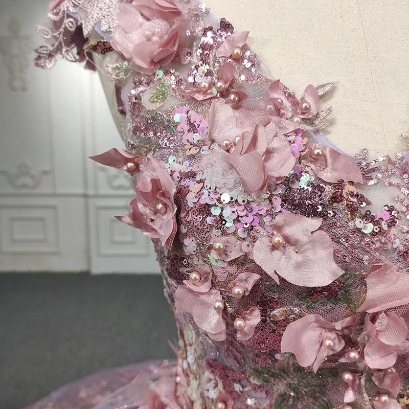 Misshow Lilac Tulle Quinceanera Dress V-Neck Lace Appliques & Beaded Tiered Ball Gown for Sweet 16 or Princess Parties