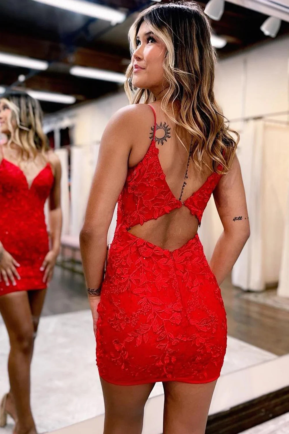 Misshow Red Open Back Spaghetti Straps Appliques Tight Homecoming Dress/Mini Dress