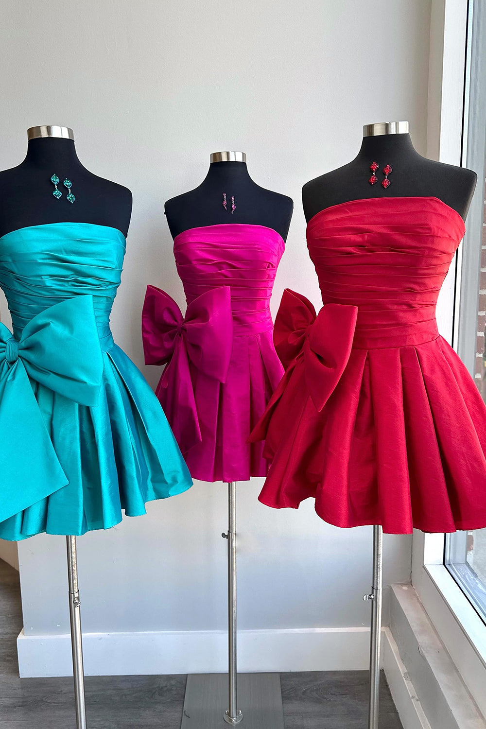 Misshow Red Strapless A Line Short Homecoming Dress/Mini Dress with Bowknot