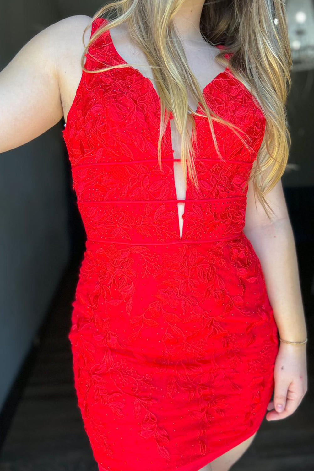 Misshow Red V-Neck Lace Tight Short Homecoming Dress/Mini Dress