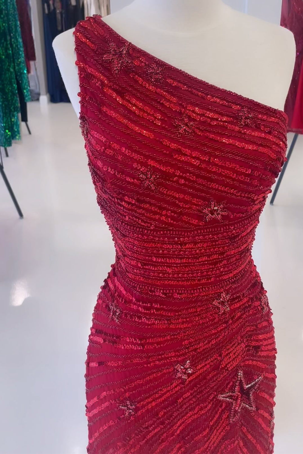 Misshow Sheath One Shoulder Red Sequins Short Homecoming Dress/Mini Dress with Star